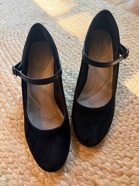 Clarks Black Suede Croc-Embossed Mary Jane Block Heel Pumps 8.5W